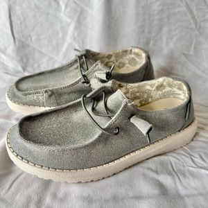 Women’s like new Hey Dude shoes